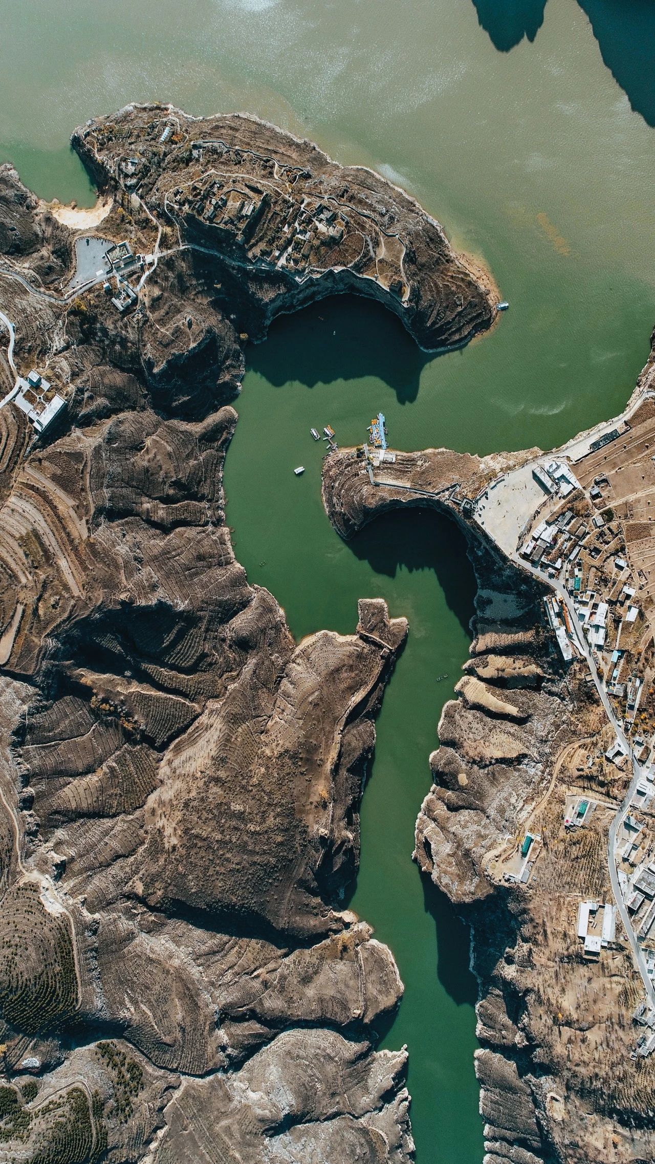 老牛湾，位于忻州市偏关县与呼和浩特市清水河县交界处。黄河在这里入晋，内外长城在这里交汇。 摄影 薛俊.jpg