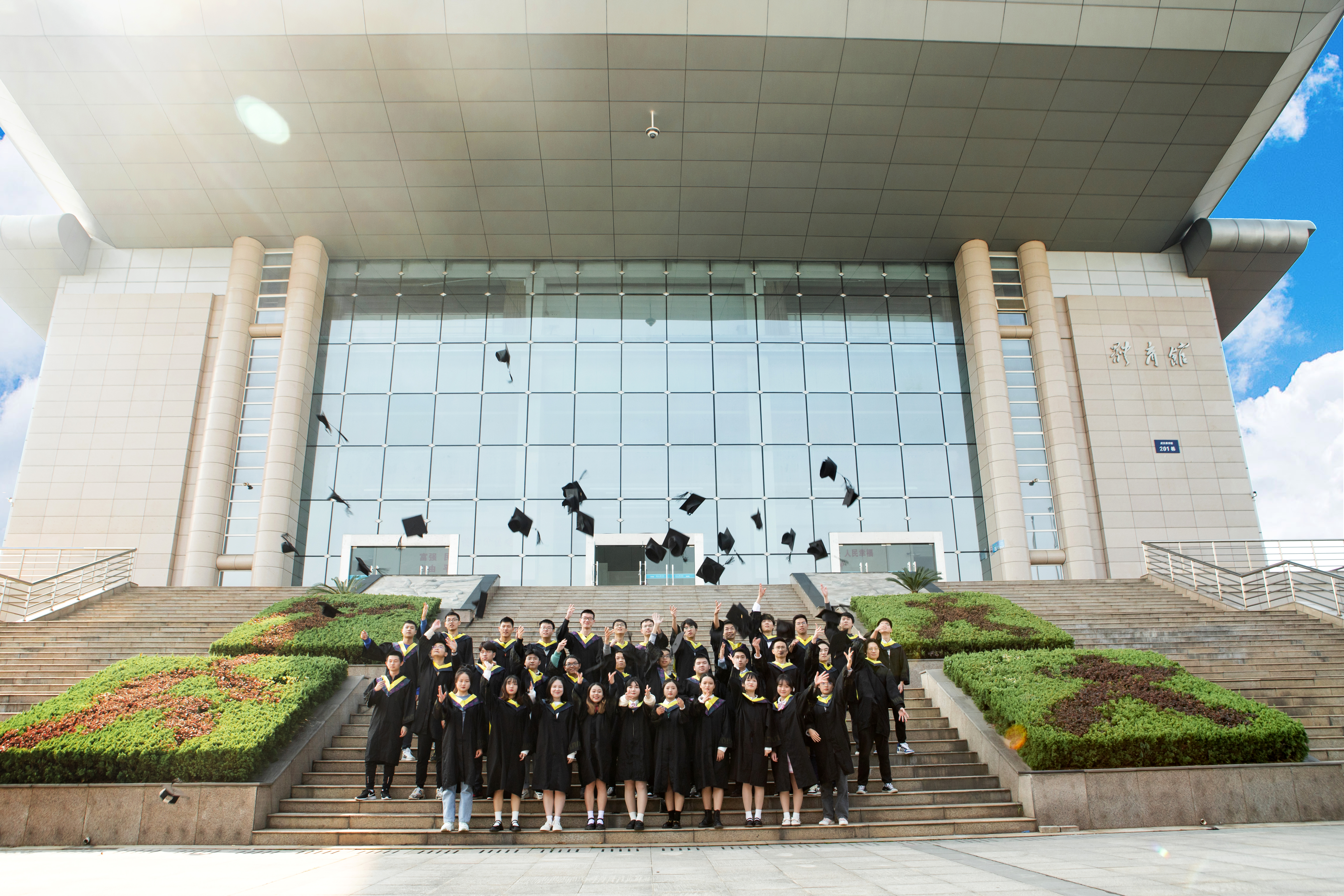 武汉商学院2018级软件工程(1)班毕业照 - 图8