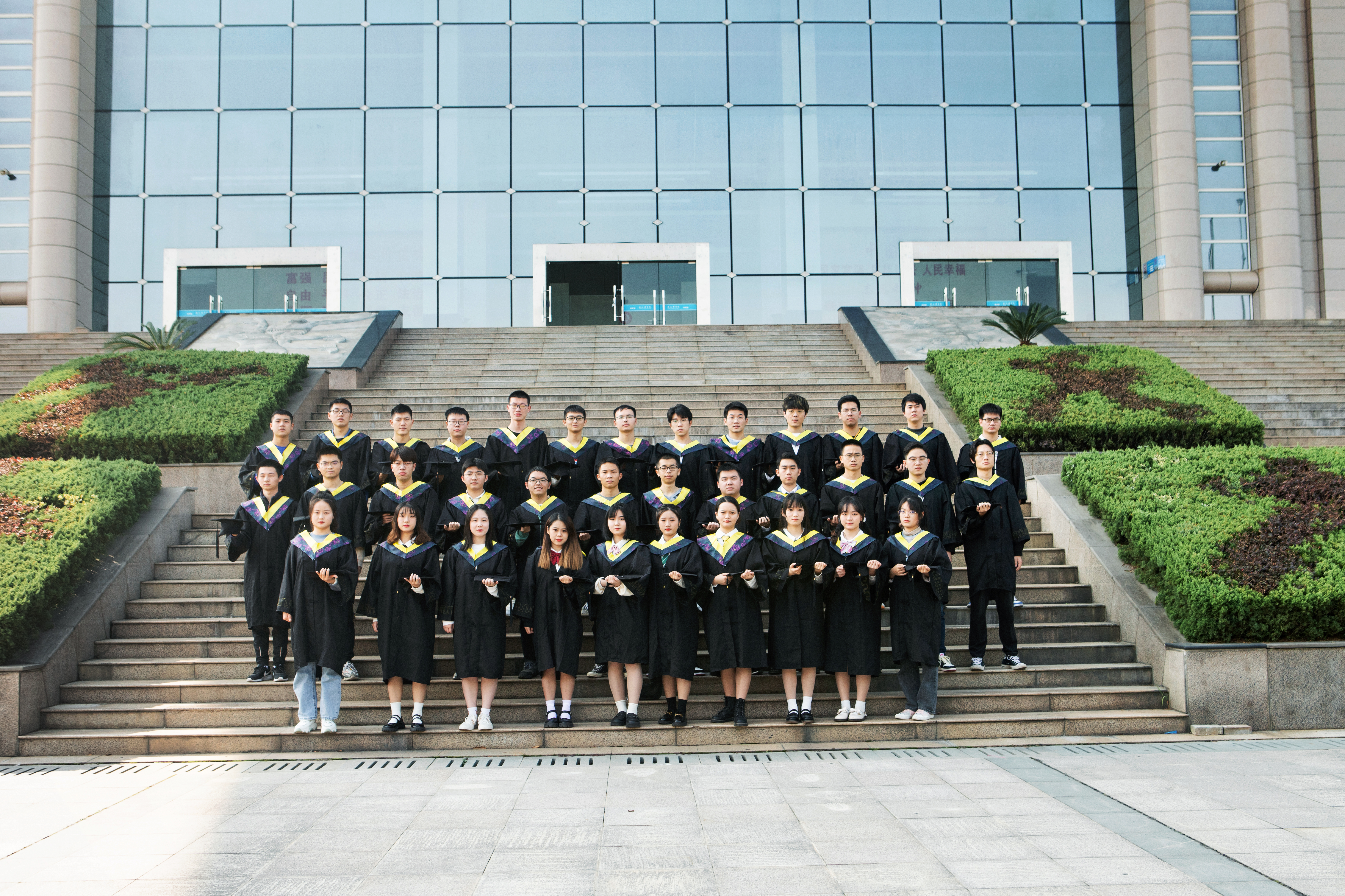 武汉商学院2018级软件工程(1)班毕业照 - 图9