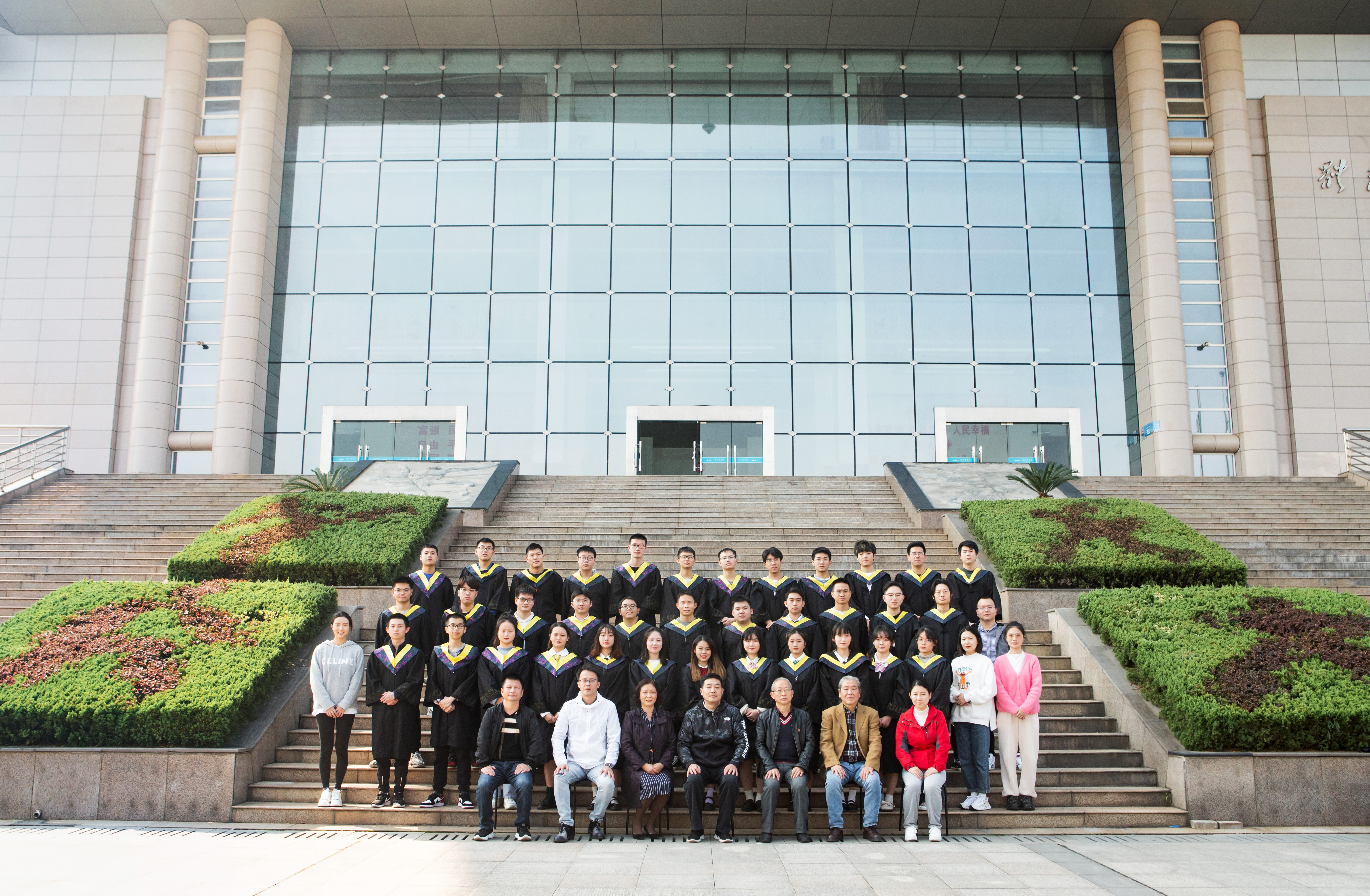 武汉商学院2018级软件工程(1)班毕业照 - 图10